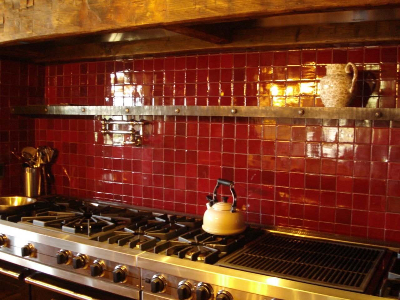 Red kitchen backsplash idea