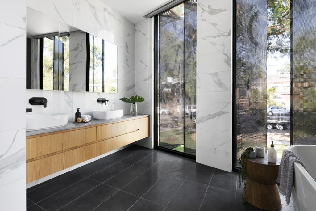 Bathroom with open space and ventilation